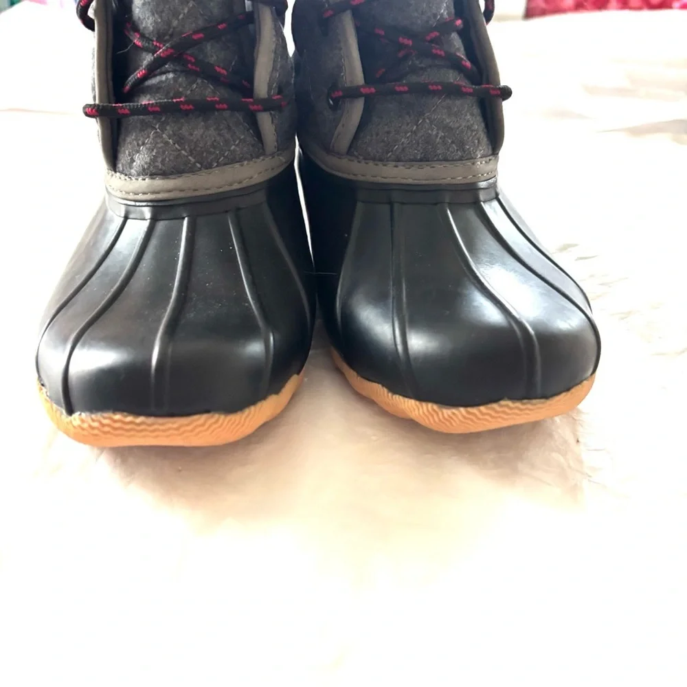 NWOT Skechers Arch Fit Pond Lil Puddles Boots Black Gray SZ 6 Y